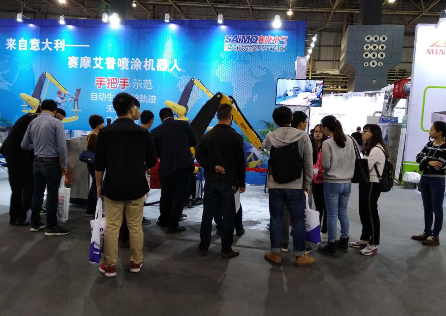 pa视讯平台官网入口艾普喷涂机器人