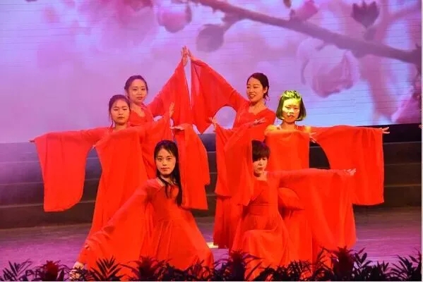 pa视讯平台官网入口艾普喷涂机器人