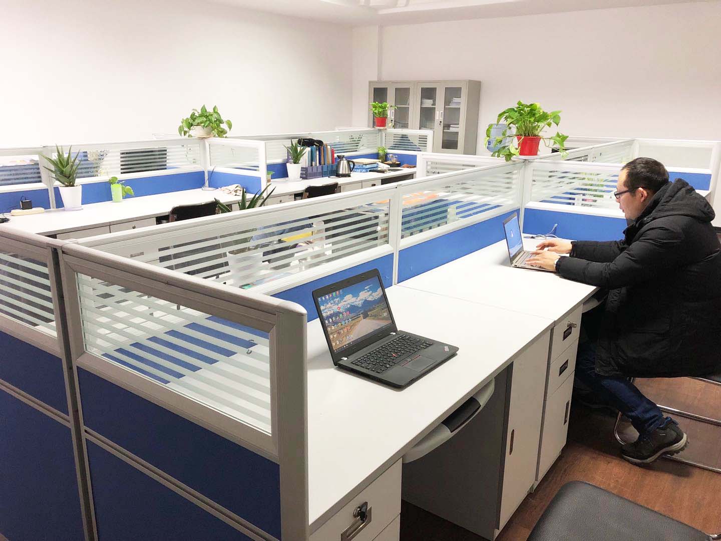 pa视讯平台官网入口艾普喷涂机器人