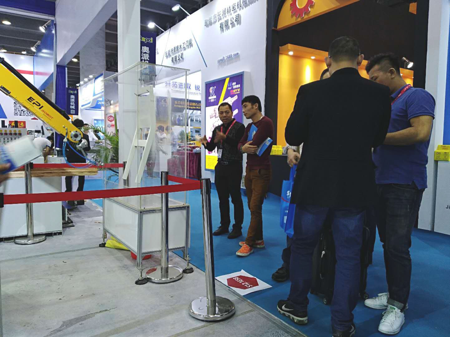 pa视讯平台官网入口艾普喷涂机器人