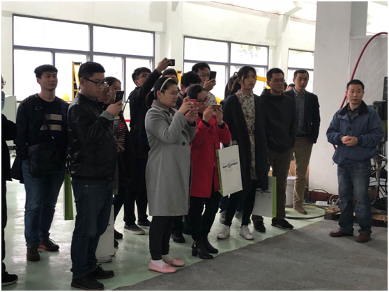 pa视讯平台官网入口艾普喷涂机器人